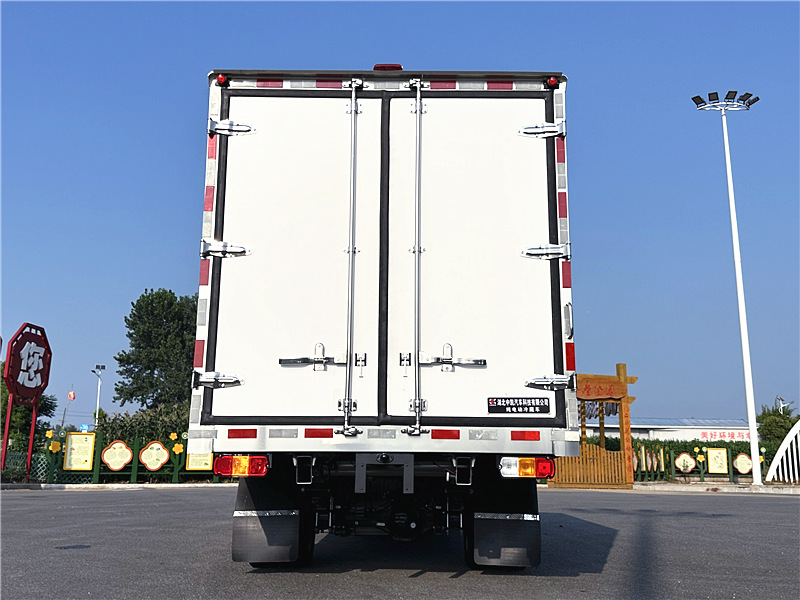 五菱黃金卡純電冷藏車