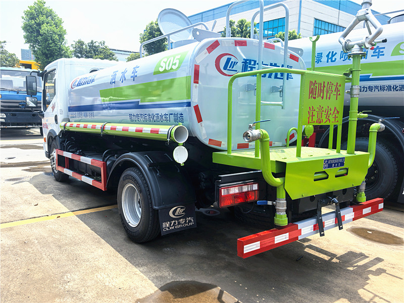 東風多利卡D6灑水車