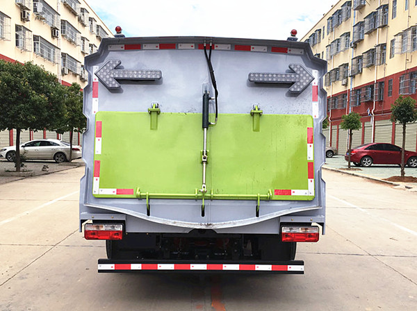 東風(fēng)多利卡D7掃路車