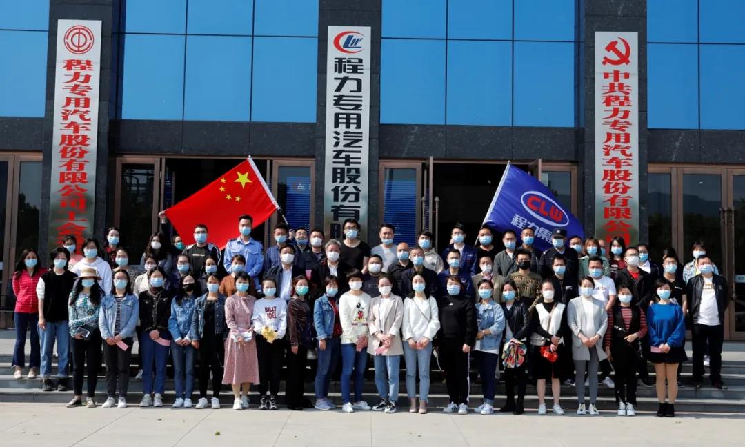 充滿鼓舞和澎湃力量的歌聲中，圓滿完成了宣誓儀式活動