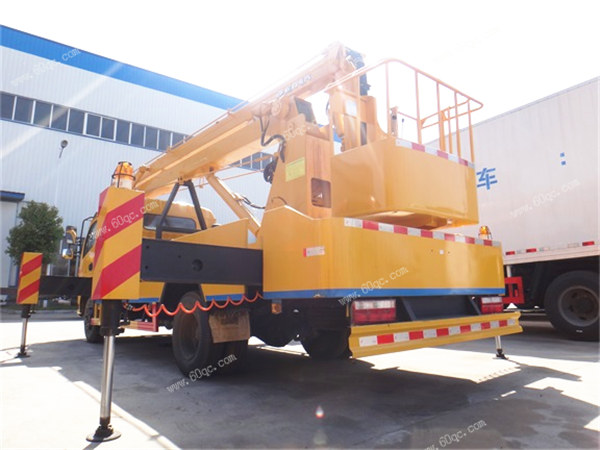 東風多利卡D7高空作業車