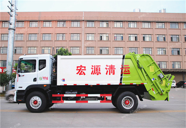 多利卡D9壓縮垃圾車
