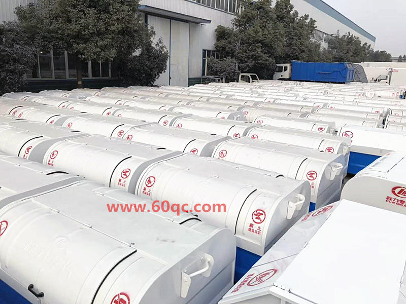 勾臂式垃圾車(chē)大批垃圾箱