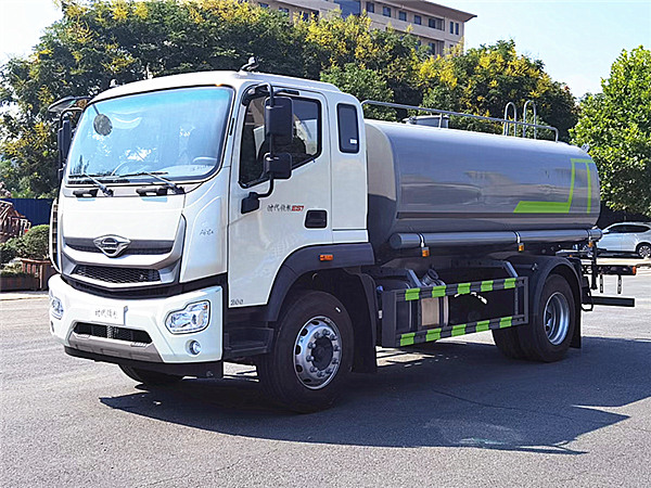 環衛灑水車能清潔衛生降溫，很多人對灑水車產生一些意見